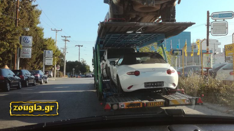 Πού πάει ένα καινούργιο Mazda MX-5 πάνω σε νταλίκα;